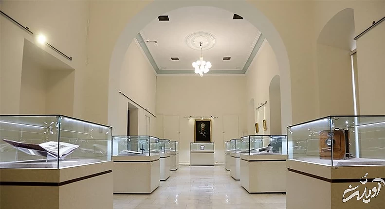 محفظه‌های شیشه‌ای در موزه جهان نمای کاخ نیاوران